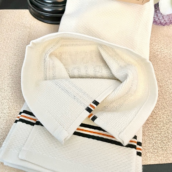 New Set of 2 WE INTERRUPT THIS MARRIAGE FOR FOOTBALL SEASON 🏈 Kitchen Towels - Picture 4 of 4